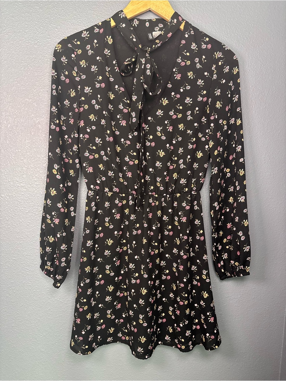 H&M Black Floral Tie-Front Long Sleeve Mini Dress